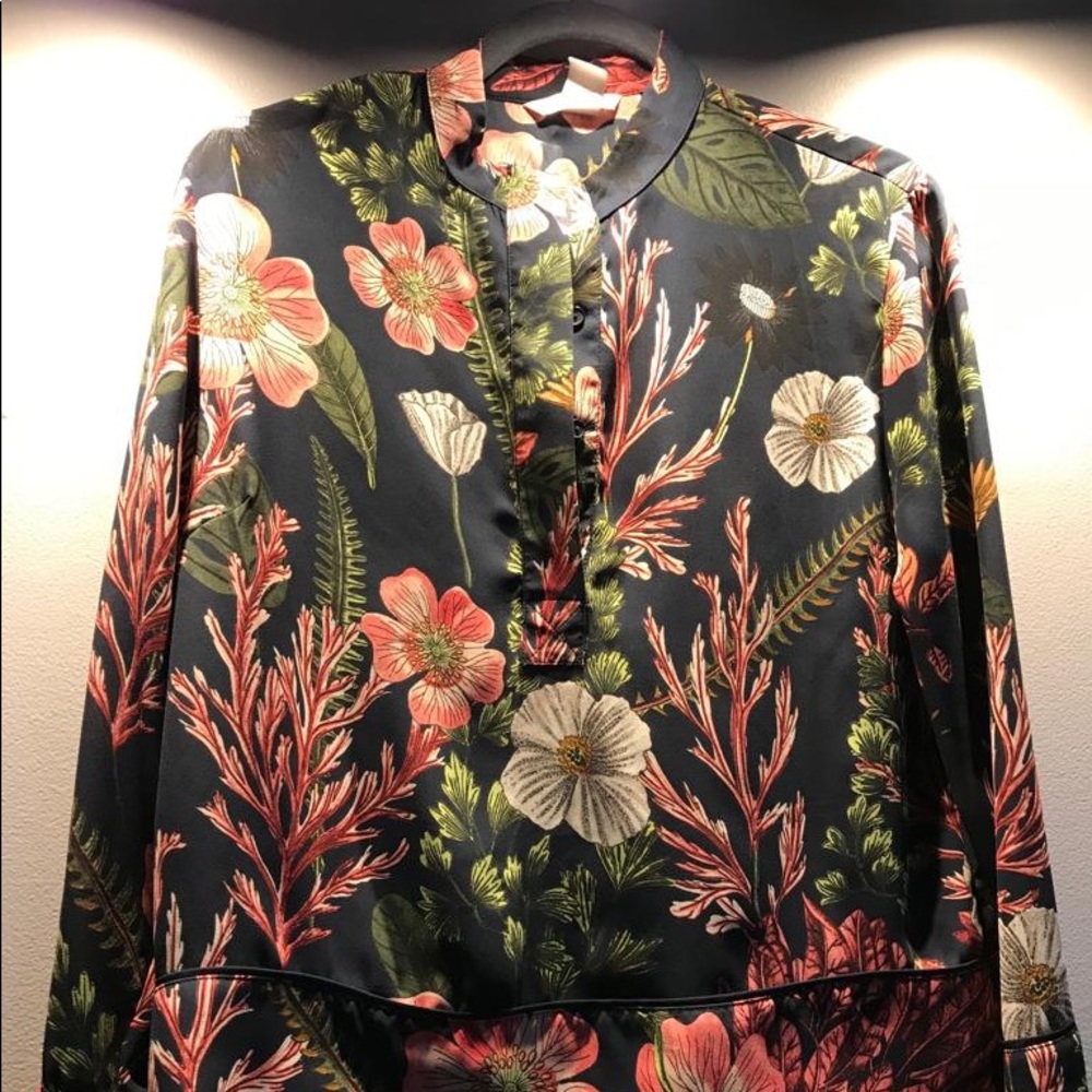 H&M’s light weighted long sleeve shirt